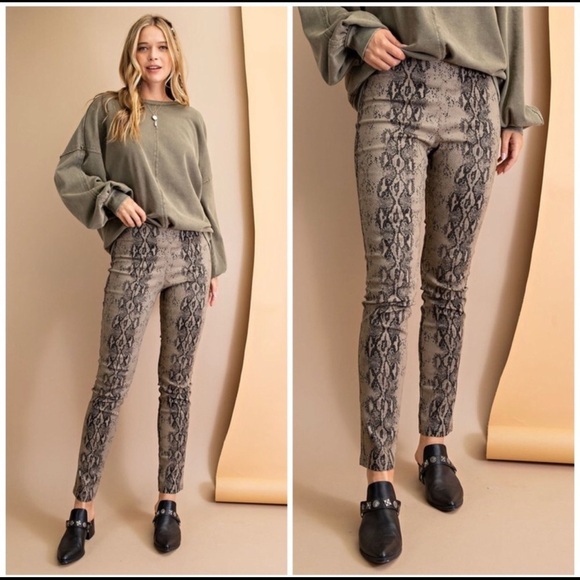 The BREENA Hacci Knit Tunic - Picture 4 of 5